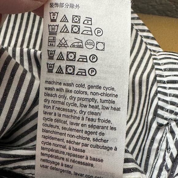 Calvin Klein Striped Button Up Shirt Size Medium Gray White - Picture 6 of 6